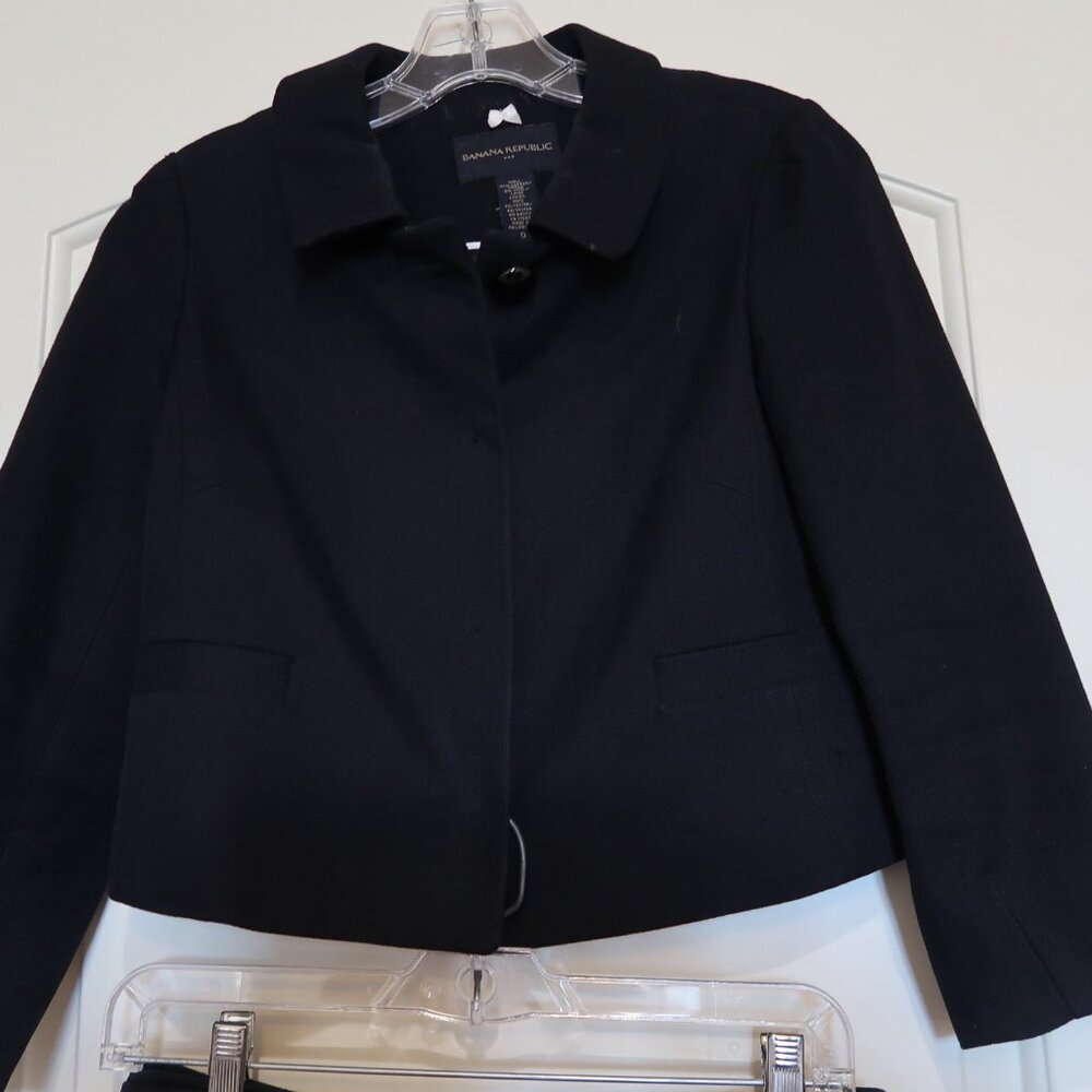 BANANA REPULIC FACTORY TWO PIECE BLACK SUIT, JACKET AND SKIRT